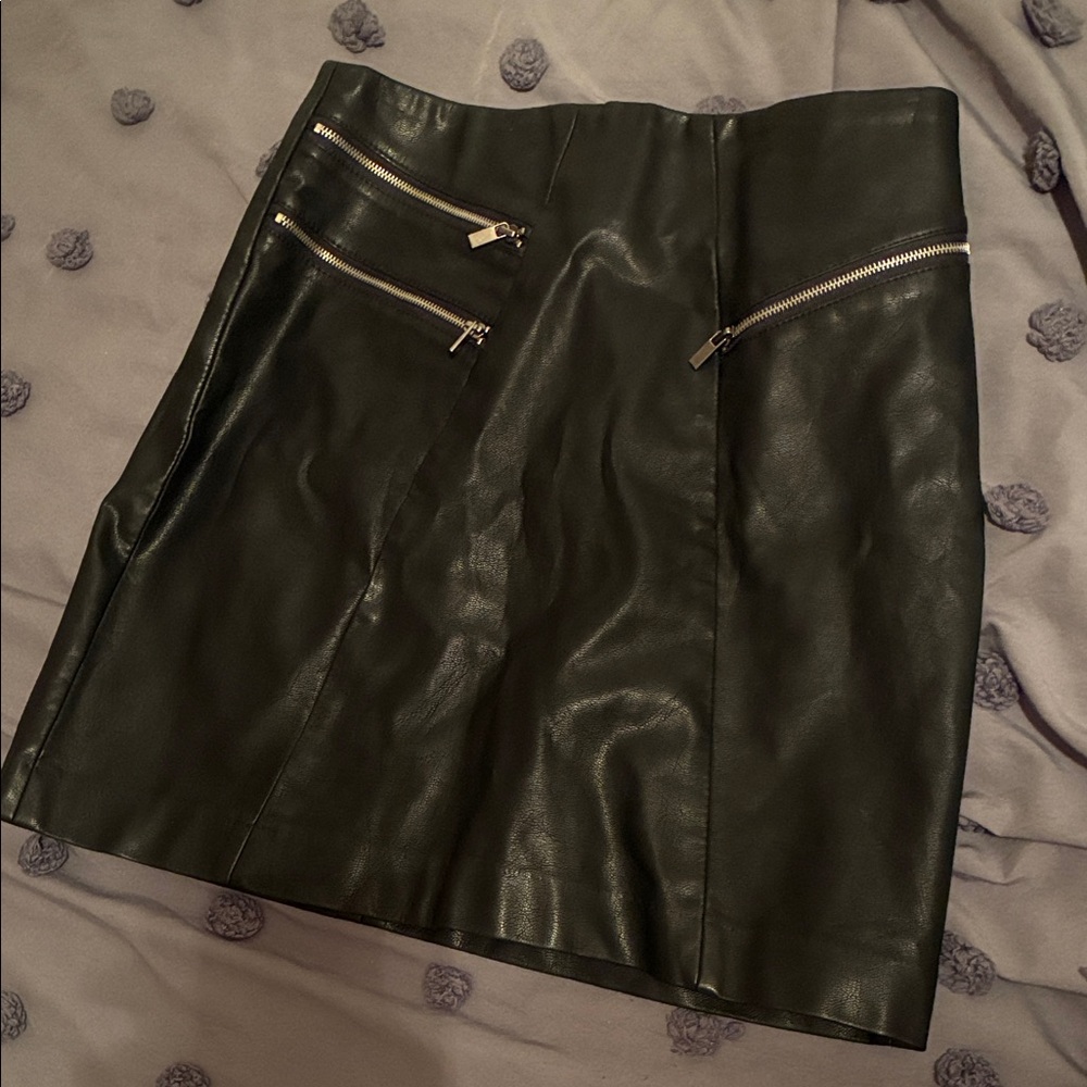 New Look Black Mini Skirt with Zipper Details